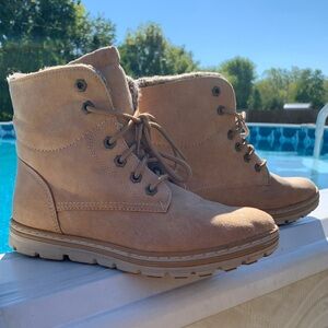 Cliffs by White Mountain Ladies Boots, size 9